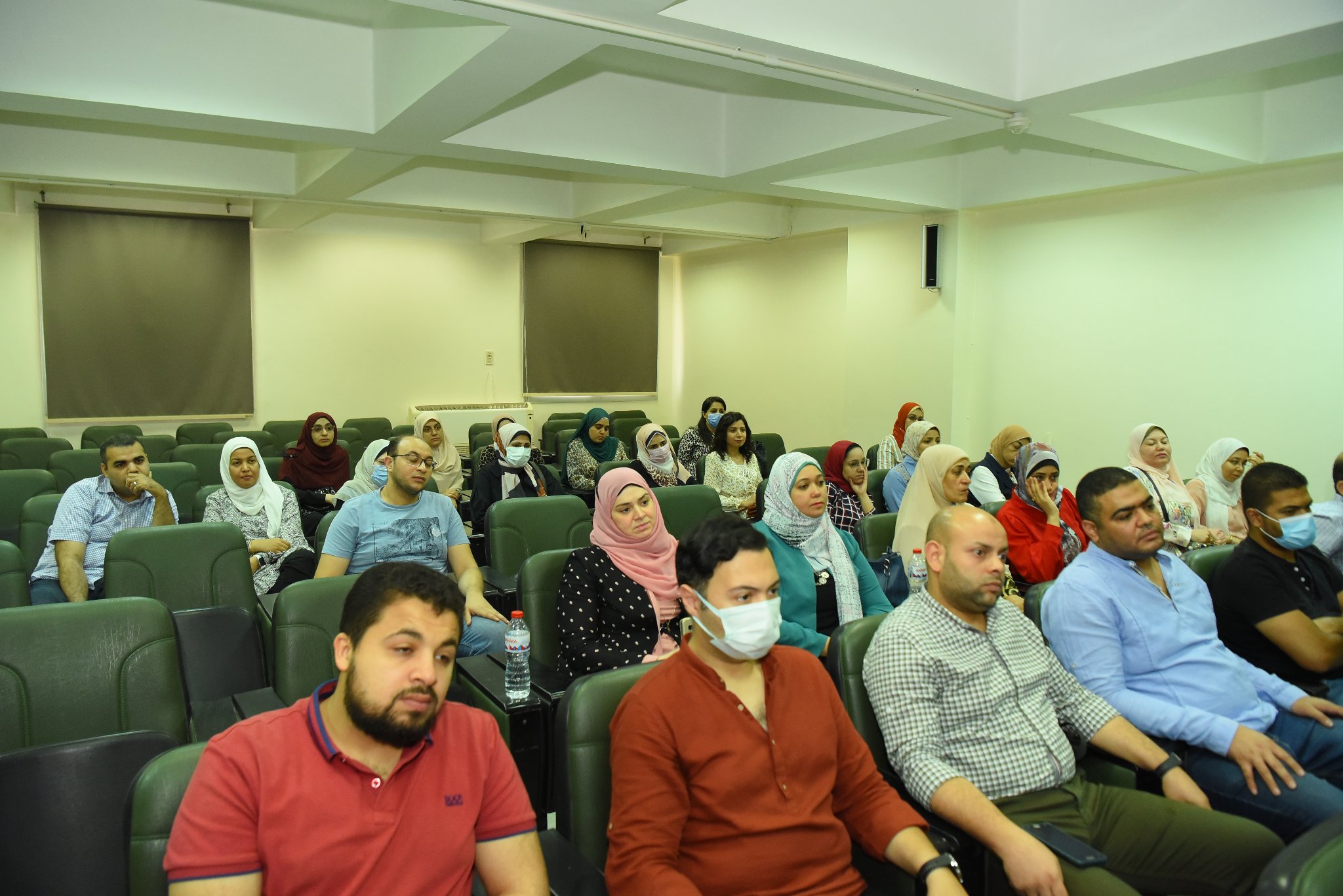 رئيس جامعة أسيوط يؤكد خلال اجتماعه بأطباء معهد الأورام على أن صحة وسلامة المرضى خط أحمر لا مساس به ويكلف عميد كلية الطب بتوفير ما يلزم من دعم بشرى أو طبى لتعزيز الخدمة الصحية المقدمة لمرضى الأورام