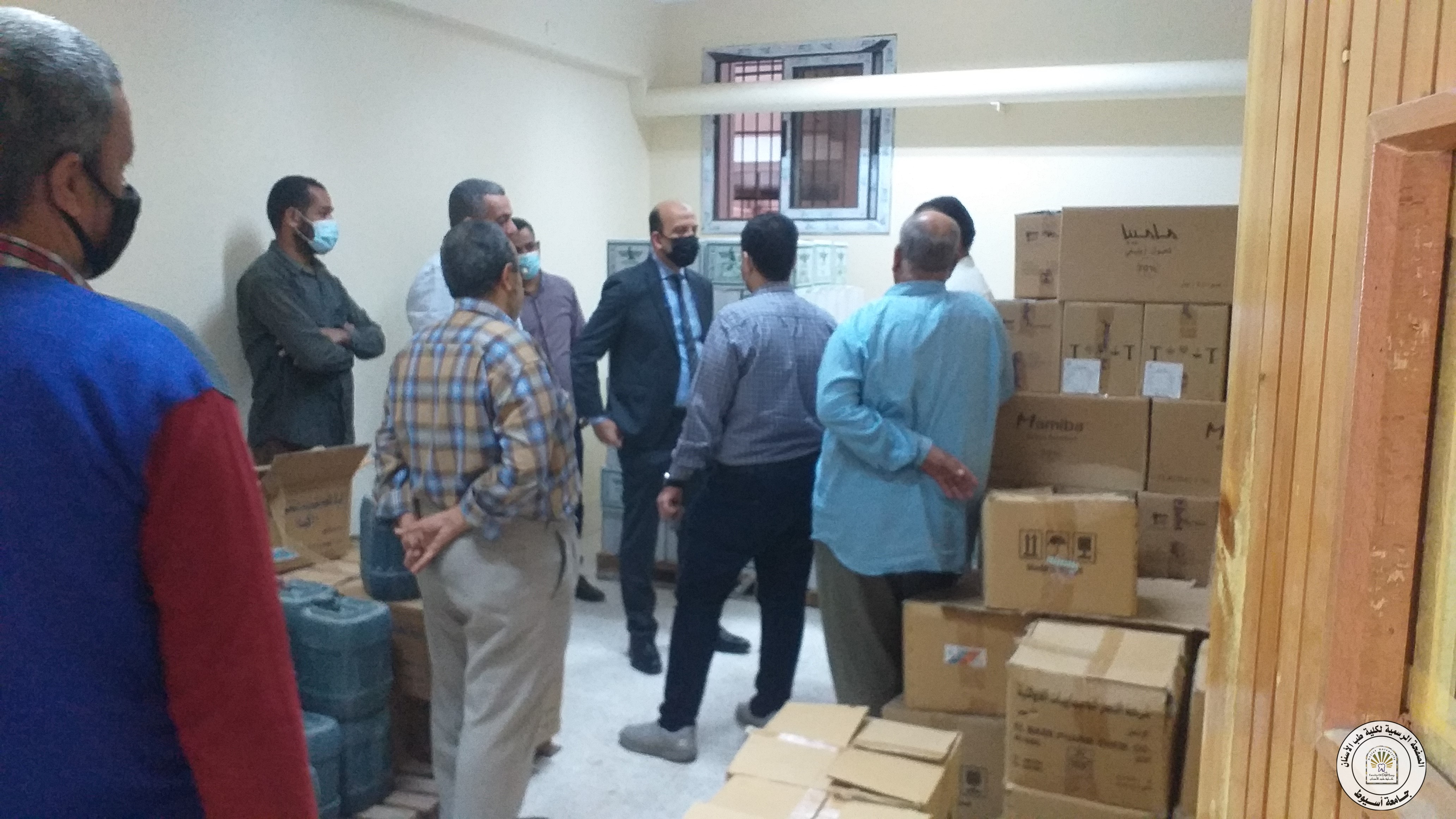 قام اليوم السيد الاستاذ الدكتور/ محمد عبد المجيد قطامش (عميد الكلية) ، و أ/ المنتصر حسين (أمين عام الكلية) بجولة تفقدية بمخازن كلية ومستشفى طب الاسنان للتأكد من سلامة وحسن انتظام العمل .