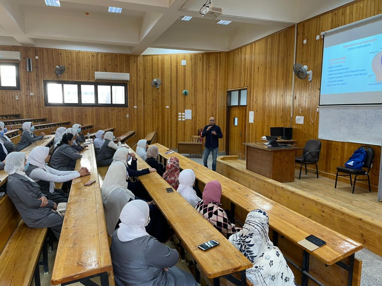 تحت رعاية معالي أ.د/محمد عبد المجيد قطامش عميد الكلية وبإشراف  أ.د/هبة راشد، د/محمد ناهض تم يوم 7/11/2021 عقد برنامج تدريبي بالمستشفى