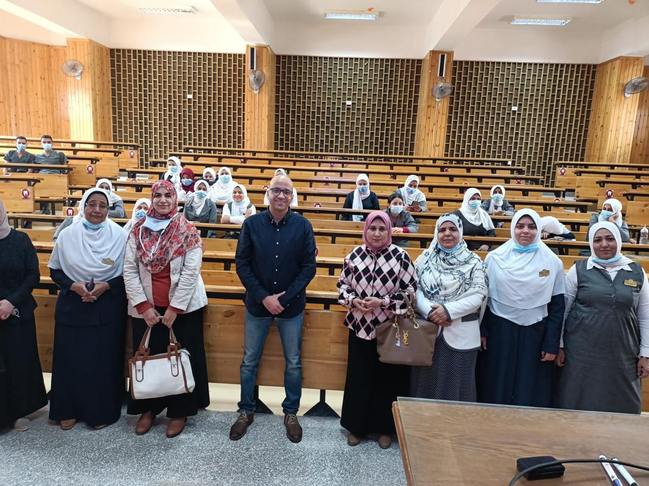 تحت رعاية معالي أ.د/محمد عبد المجيد قطامش عميد الكلية وبإشراف  أ.د/هبة راشد، د/محمد ناهض تم يوم 7/11/2021 عقد برنامج تدريبي بالمستشفى