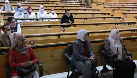  الندوه العلمية بعنوان استخدامات النانو تكنولوجي .. و التى القاها د/ محمد طه 