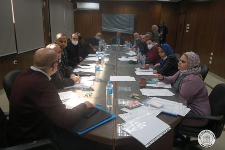 انه في يوم الاربعاء الموافق 5/1/2022 بقاعة الاجتماعات الصغرى بمجلس كلية الطب الاسنان وفي اطار برامج ولقاءات اعداد ملف الكلية للتقدم الى هيئة ضمان الجودة والاعتماد تم عقد لقاء موسع ضم كلا من :