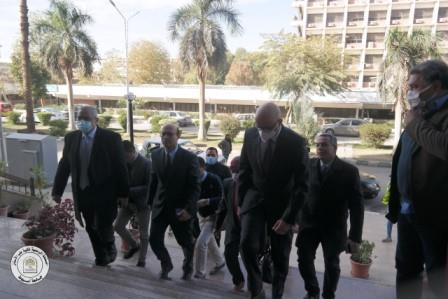 ، و وفد من المختصين بهيئة تمويل العلوم و التكنولوجيا ،