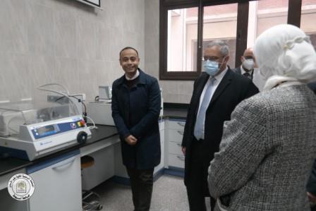 ، و وفد من المختصين بهيئة تمويل العلوم و التكنولوجيا ،