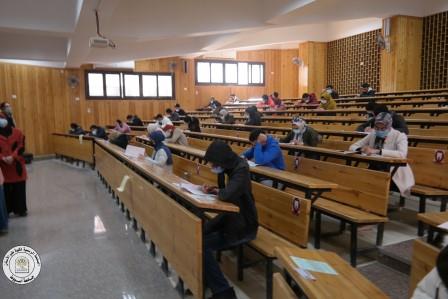 تم اليوم 20/1/2022  جولة أ.د/ محمد عبد المجيد قطامش (عميد الكلية) ، ا.د/ نجلاء طه المليجي (وكيل الكلية لشئون التعليم والطلاب ) لتفقد سير وانتظام لجان الامتحانات بالكلية ، كما قام بجولة بمخازن الكلية والمستشفى .