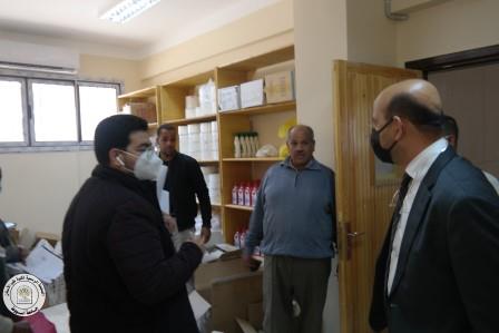 تم اليوم 20/1/2022  جولة أ.د/ محمد عبد المجيد قطامش (عميد الكلية) ، ا.د/ نجلاء طه المليجي (وكيل الكلية لشئون التعليم والطلاب ) لتفقد سير وانتظام لجان الامتحانات بالكلية ، كما قام بجولة بمخازن الكلية والمستشفى .