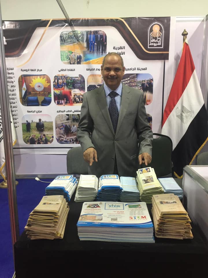 الأحد الموافق ٢٢ أغسطس ٢٠٢١ مشاركة كلية التربية جامعة أسيوط ضمن وفد الجامعة بمعرض أخبار اليوم للتعليم بعدد ١٣ برنامج مميز  بمرحلتي البكالوريوس والدراسات العليا وبحضور ا د محمد جابر قاسم وكيل الكلية لشئون التعليم والطلاب .