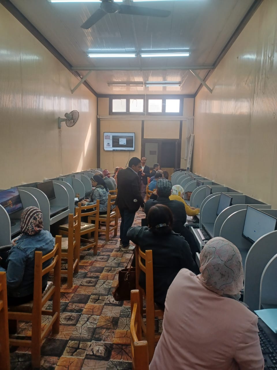 عقد دورة تدريبية للسادة أعضاء هيئة التدريس و الهيئة المعاونة بمعمل الحاسب الآلي بكلية الفنون الجميلة تحت عنوان : استخدام الايميل الاكاديمي و Google Scholar و كيفيه الربط بينهم