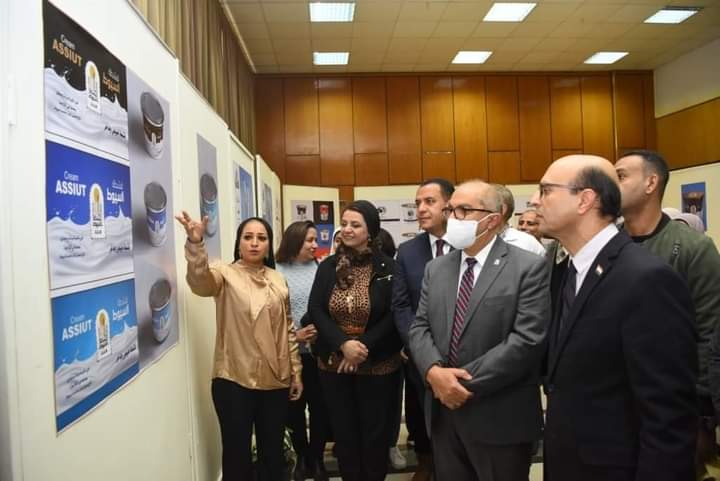 المعرض الفنى 61 للفنانه الدكتورة نهى المفتى المدرس بقسم الجرافيك