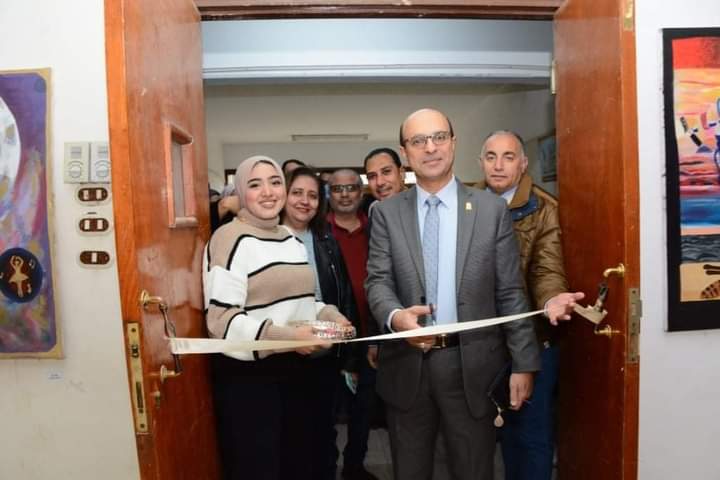 افتتاح معرض بعنوان الحقيقة باعيننا لطلاب الفرقة الثانيه قسم التصوير  بتاريخ ٣ يناير ٢٠٢٢