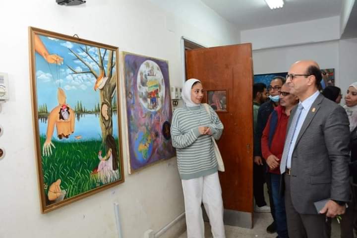 افتتاح معرض بعنوان الحقيقة باعيننا لطلاب الفرقة الثانيه قسم التصوير  بتاريخ ٣ يناير ٢٠٢٢