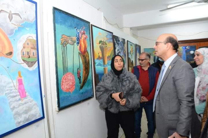 افتتاح معرض بعنوان الحقيقة باعيننا لطلاب الفرقة الثانيه قسم التصوير  بتاريخ ٣ يناير ٢٠٢٢