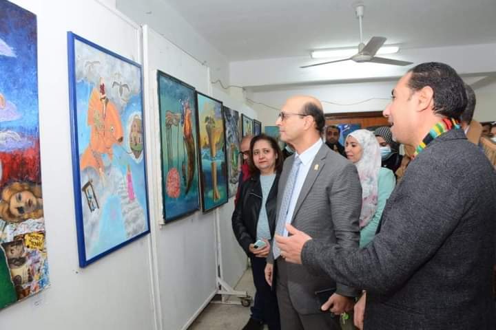 افتتاح معرض بعنوان الحقيقة باعيننا لطلاب الفرقة الثانيه قسم التصوير  بتاريخ ٣ يناير ٢٠٢٢