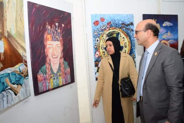 افتتاح معرض بعنوان الحقيقة باعيننا لطلاب الفرقة الثانيه قسم التصوير  بتاريخ ٣ يناير ٢٠٢٢