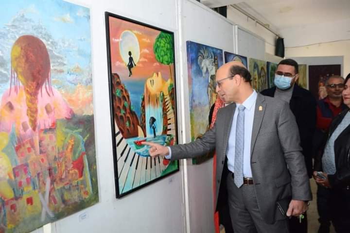 افتتاح معرض بعنوان الحقيقة باعيننا لطلاب الفرقة الثانيه قسم التصوير  بتاريخ ٣ يناير ٢٠٢٢