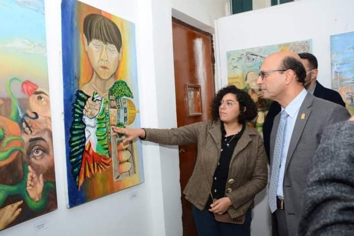 افتتاح معرض بعنوان الحقيقة باعيننا لطلاب الفرقة الثانيه قسم التصوير  بتاريخ ٣ يناير ٢٠٢٢