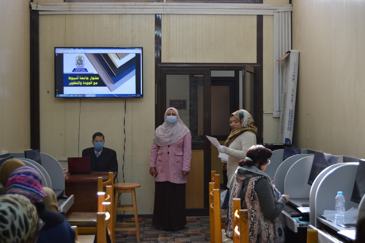 عقد مركز تطوير التعليم الجامعي دورة تدريبية للسادة أعضاء هيئة التدريس والهيئة المعاونة بكلية الفنون الجميلة بالتعاون مع وحدة ضمان الجودة بالكلية بتاريخ 23 ديسمبر 2021