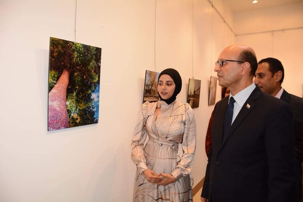 افتتاح الاستاذ الدكتور/ أحمد المنشاوى لمعرض فانتازيا الكاميرا