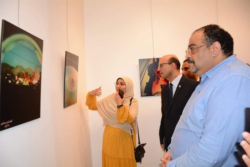 ​  افتتاح الاستاذ الدكتور/ أحمد المنشاوى لمعرض فانتازيا الكاميرا 