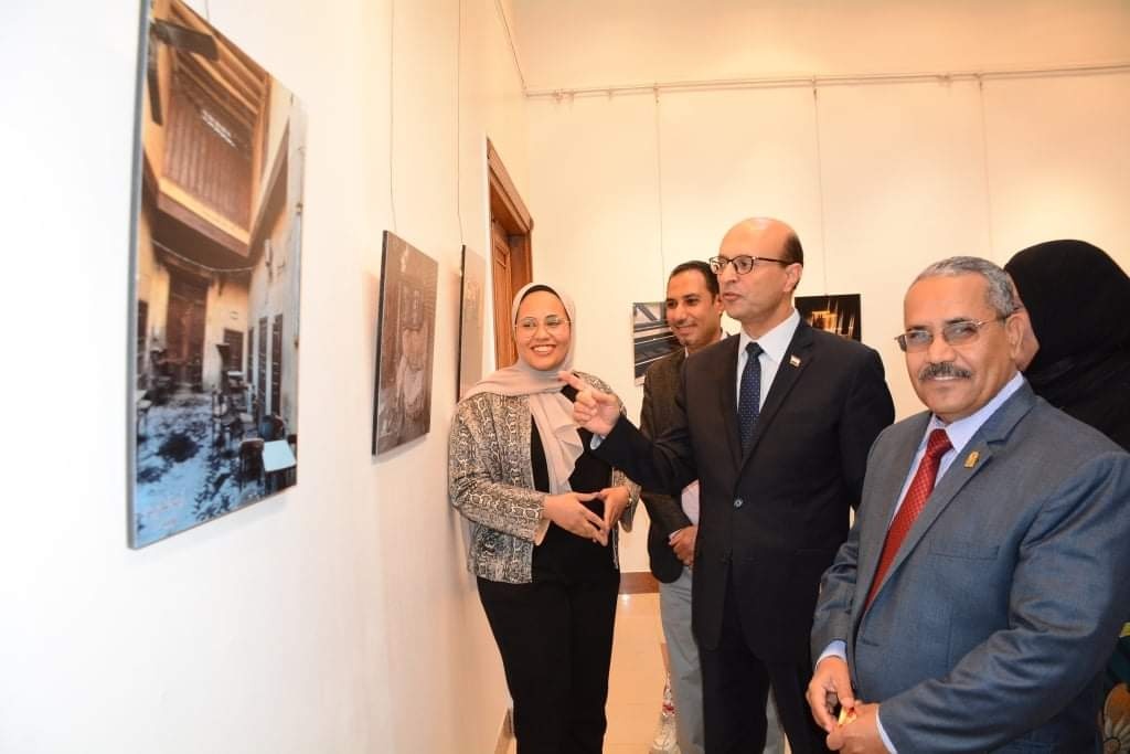 ​  افتتاح الاستاذ الدكتور/ أحمد المنشاوى لمعرض فانتازيا الكاميرا