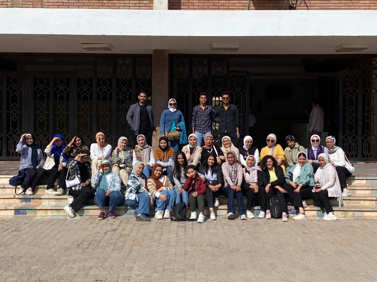 زيارة طلاب كلية الفنون الجميله لمتحف الفن الحديث جامعة المنيا