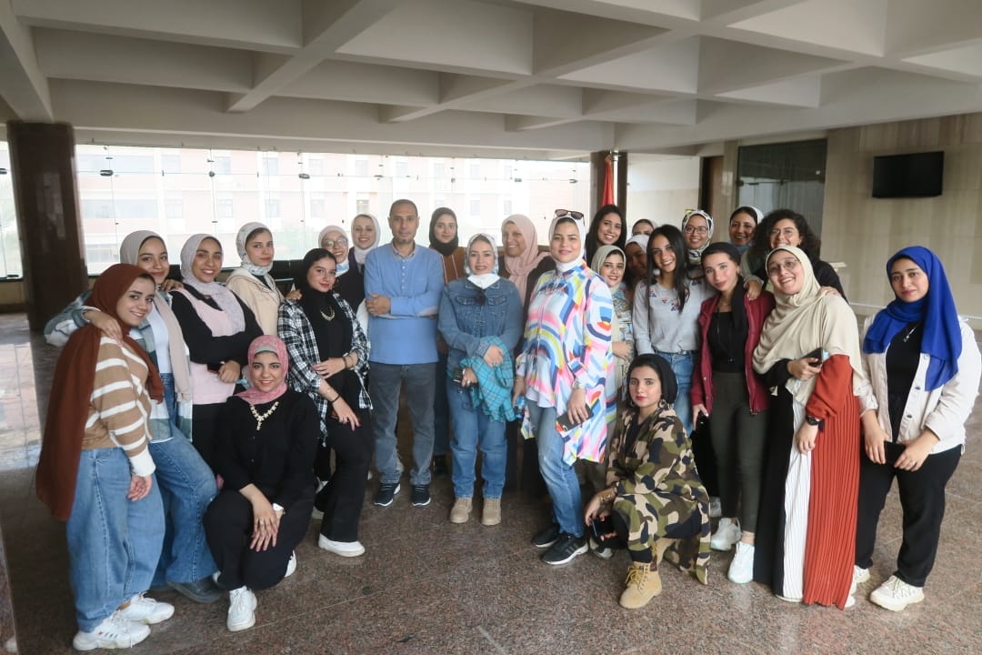 زيارة طلاب كلية الفنون الجميله لمتحف الفن الحديث جامعة المنيا