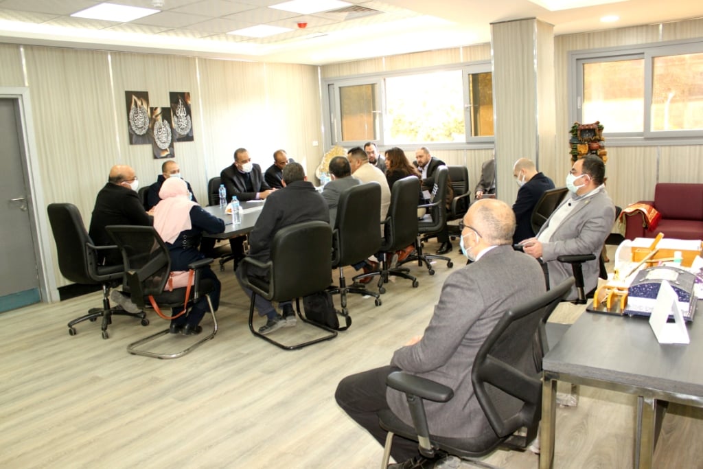 نائب رئيس جامعة أسيوط يعقد لقاءاً مع وفد وزارة التعليم العالي لاستعراض جهود الجامعة المبذولة لاكتمال منظومة التحول الرقمي و زيادة أوجه التعاون و الدعم بين الطرفين في تطبيق مشاريع تكنولوجيا المعلومات