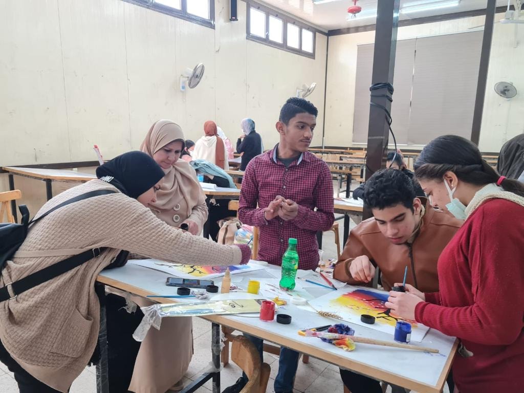 استكمال الورشة الفنية لليوم الثالث على التوالى فى إطار التعاون بين مؤسسات وكليات جامعة اسيوط ممثلة فى كلية الفنون الجميلة وفئات المجتمع الخارجى لذوى الهمم 