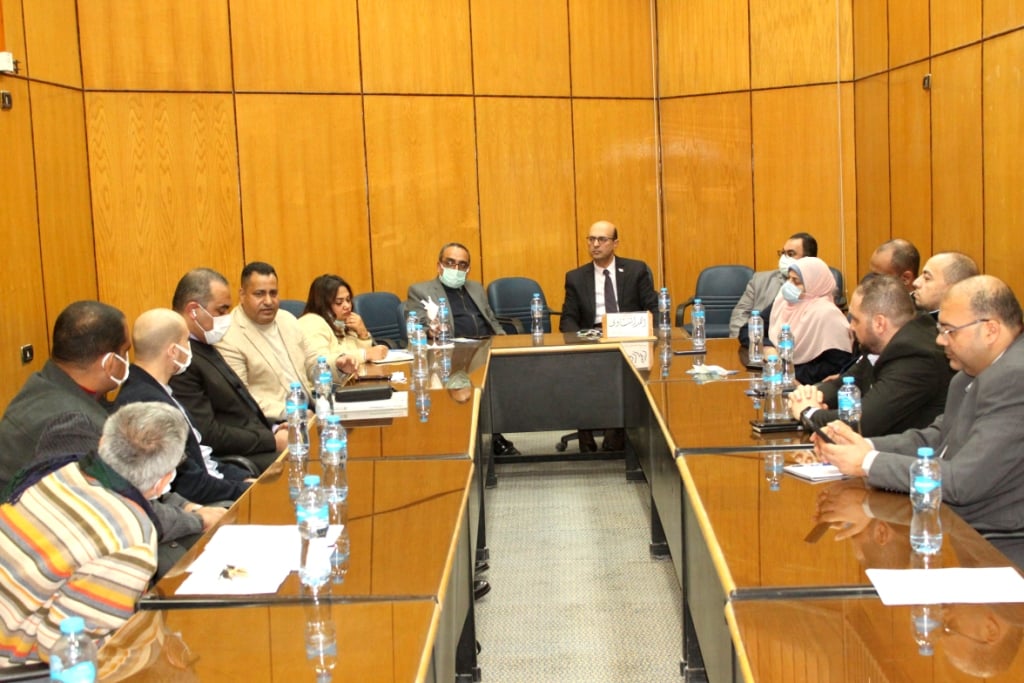 نائب رئيس جامعة أسيوط يعقد لقاءاً مع وفد وزارة التعليم العالي لاستعراض جهود الجامعة المبذولة لاكتمال منظومة التحول الرقمي و زيادة أوجه التعاون و الدعم بين الطرفين في تطبيق مشاريع تكنولوجيا المعلومات