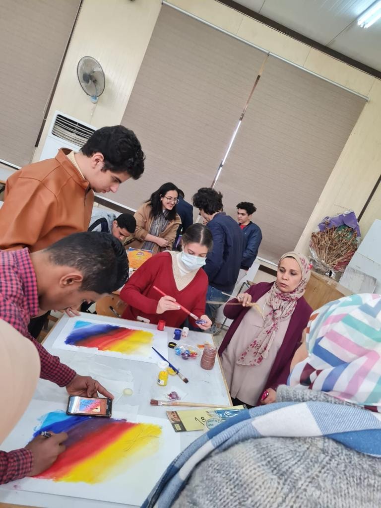 استكمال الورشة الفنية لليوم الثالث على التوالى فى إطار التعاون بين مؤسسات وكليات جامعة اسيوط ممثلة فى كلية الفنون الجميلة وفئات المجتمع الخارجى لذوى الهمم 