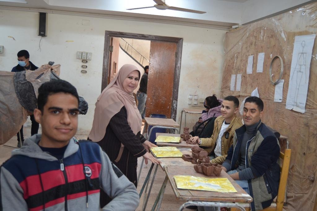 استكمال الورشة الفنية لليوم الثالث على التوالى فى إطار التعاون بين مؤسسات وكليات جامعة اسيوط ممثلة فى كلية الفنون الجميلة وفئات المجتمع الخارجى لذوى الهمم 