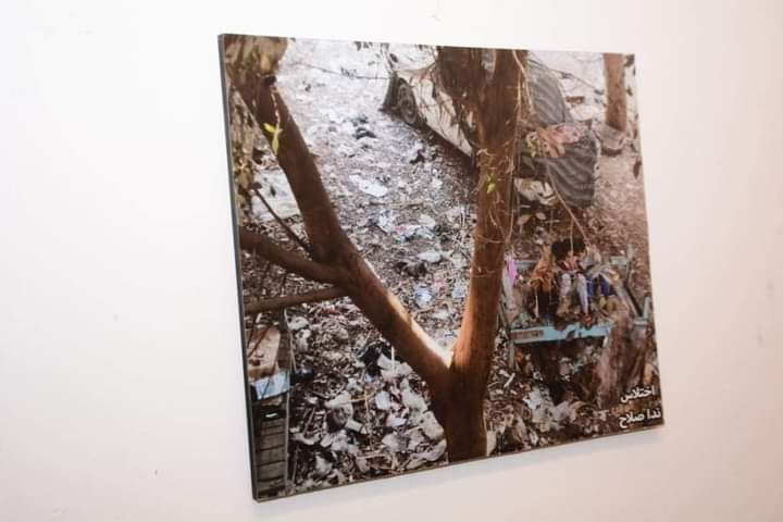 ​  الأستاذ الدكتور /أحمد المنشاوي نائب رئيس الجامعة لشئون الدراسات العليا والبحوث والمشرف على كلية الفنون الجميلة يفتتح معرض التصوير الفوتوغرافى الثانى لطلاب الفرقة الأولى بكلية الفنون الجميلة تحت عنوان " تمرد عدسة "والمنعقد بقصر ثقافة أسيوط [إضغط و إسحب للتحريك] ​