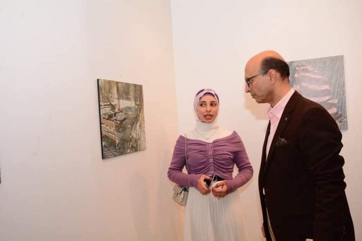 ​  الأستاذ الدكتور /أحمد المنشاوي نائب رئيس الجامعة لشئون الدراسات العليا والبحوث والمشرف على كلية الفنون الجميلة يفتتح معرض التصوير الفوتوغرافى الثانى لطلاب الفرقة الأولى بكلية الفنون الجميلة تحت عنوان " تمرد عدسة "والمنعقد بقصر ثقافة أسيوط [إضغط و إسحب للتحريك] ​