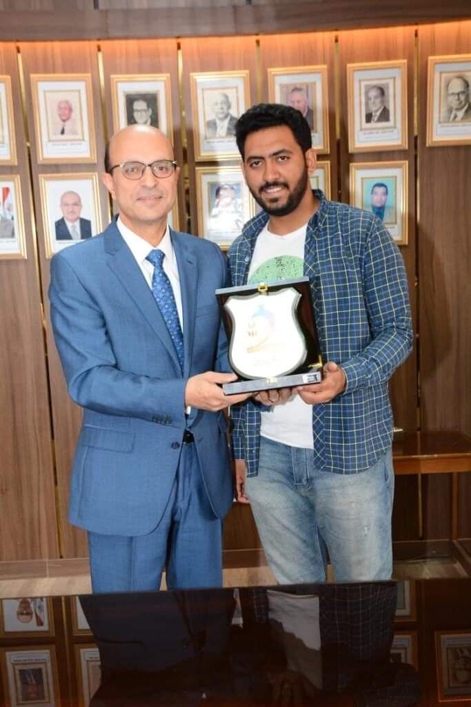 جامعة جنوب الوادى  تكرم طلاب كلية الفنون الجميلة جامعة اسيوط المشاركين فى سمبوزيوم النحت والخزف  بكلية التربية النوعية جامعة جنوب الوادي 