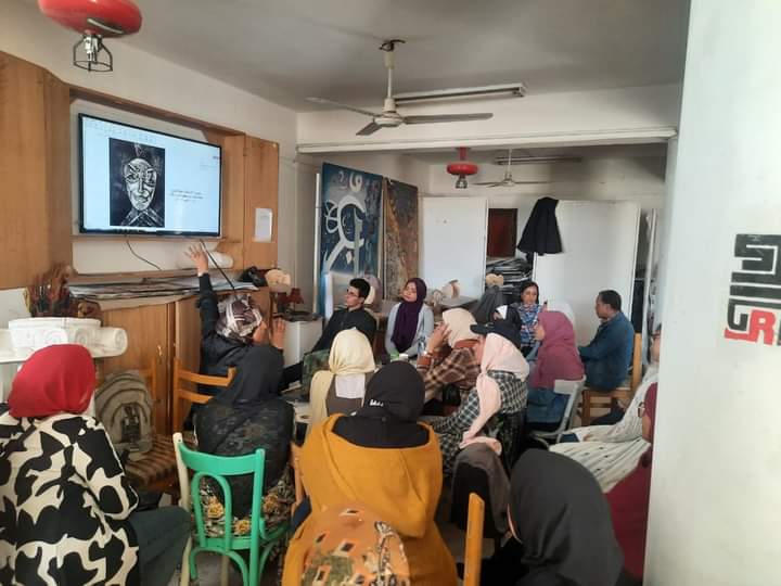 اليوم الثاني والختام لورشه العمل  بعنوان "تقنيات الطبعه الفنية" لطلاب  قسم الجرافيك