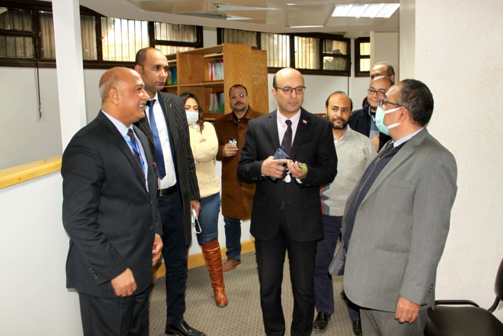 نائب رئيس جامعة أسيوط يعقد لقاءاً مع وفد وزارة التعليم العالي لاستعراض جهود الجامعة المبذولة لاكتمال منظومة التحول الرقمي و زيادة أوجه التعاون و الدعم بين الطرفين في تطبيق مشاريع تكنولوجيا المعلومات