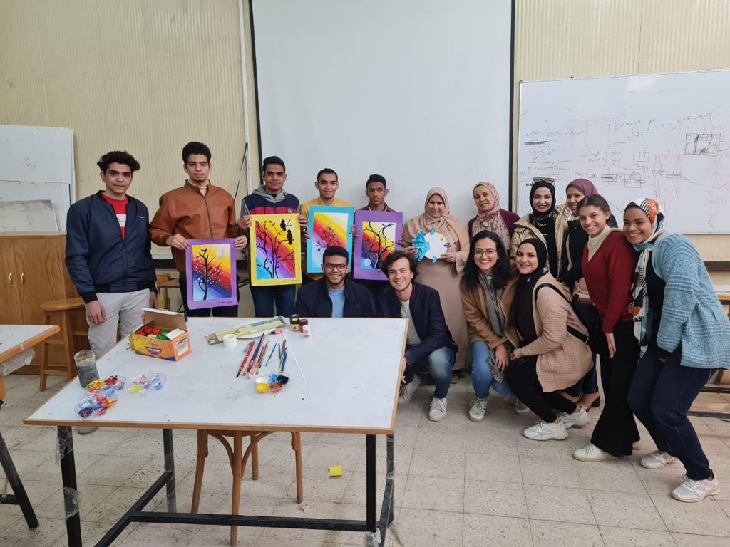 استكمال الورشة الفنية لليوم الثالث على التوالى فى إطار التعاون بين مؤسسات وكليات جامعة اسيوط ممثلة فى كلية الفنون الجميلة وفئات المجتمع الخارجى لذوى الهمم 