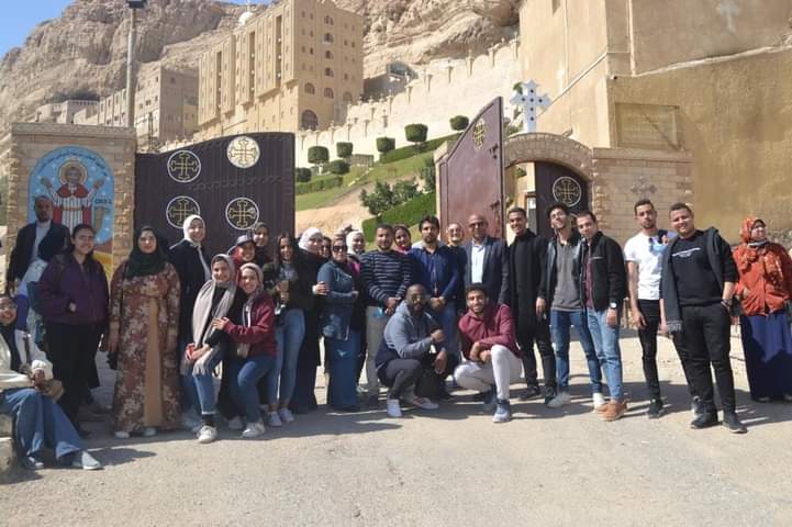 زيارة كلية الفنون الجميلة لدير مارمينا المعلق بجبل ابنوب (المعابدة) ضمن فعاليات أجندة تنمية وتنشيط الوعى السياحي