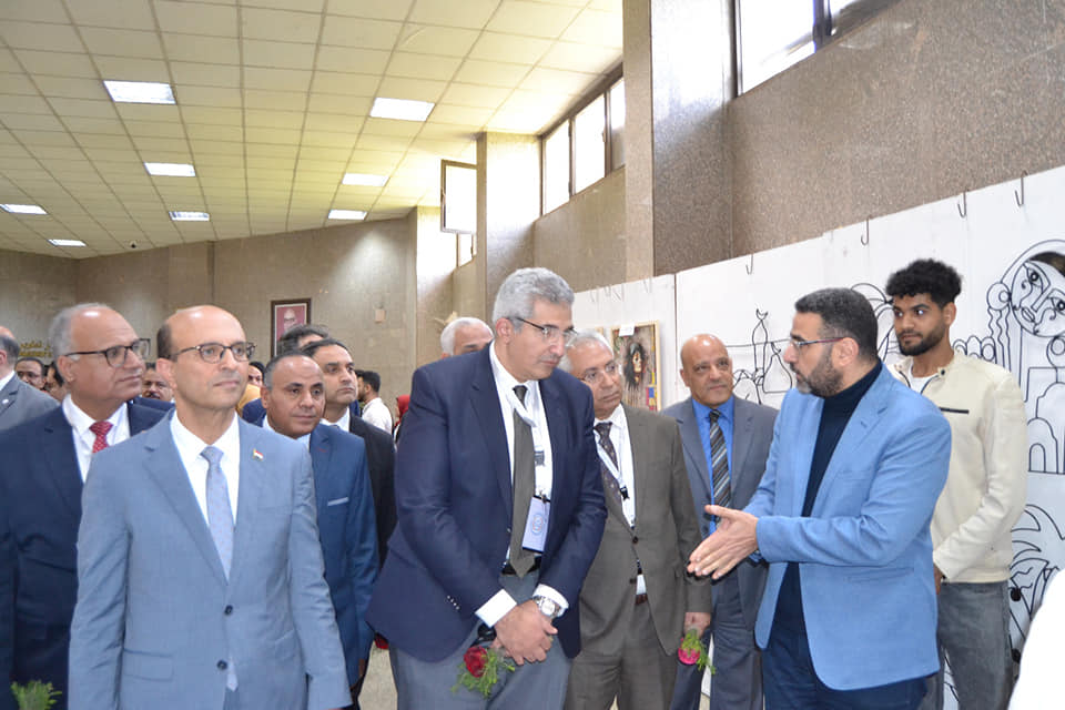 مشاركة كلية الفنون الجميلة بمعرض فنى على هامش المنتدى الأول للجامعات المصرية والمنعقد فى رحاب جامعة أسيوط