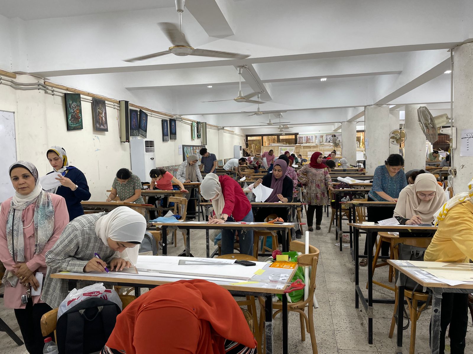 انتظام اعمال امتحانات نهاية العام الجامعى 2022-2023م  للفرقة الرابعة بالكلية