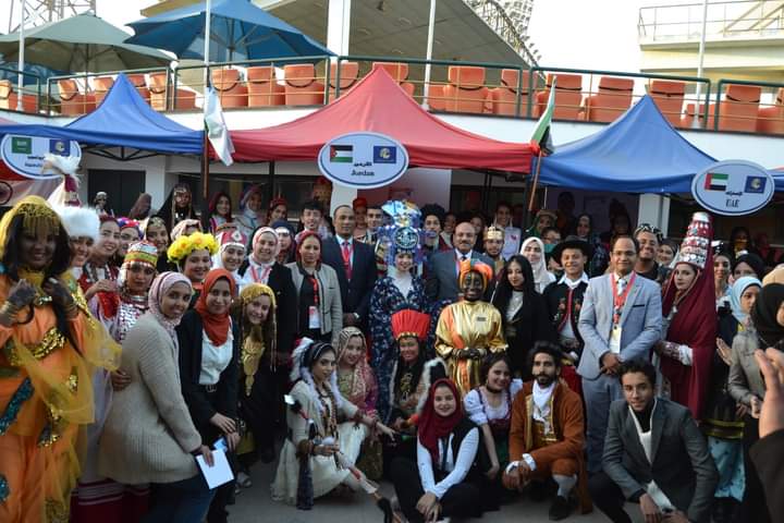 مشاركة كليه الفنون الجميله  في حفل افتتاح الملتقى الثانى لأسبوع الشعوب بجامعة أسيوط فى الفترة من ٢٣ إلى ٢٨ مارس ٢٠٢٢