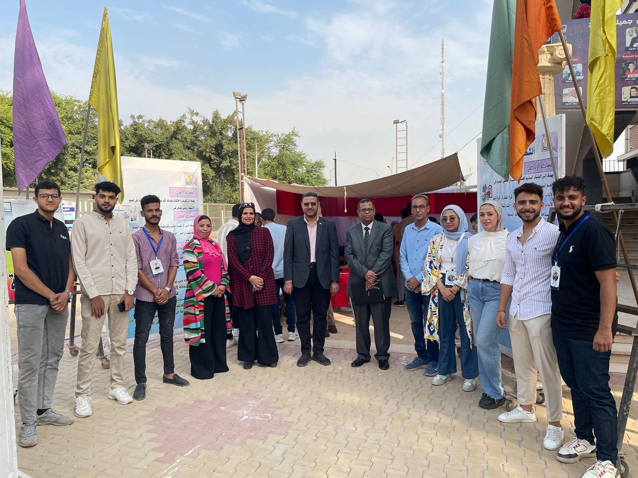 نظمت الكلية اليوم العديد من الفعاليات لاستقبال الطلاب الجدد الملتحقين بالكلية هذا العام لتعريفهم بالكلية