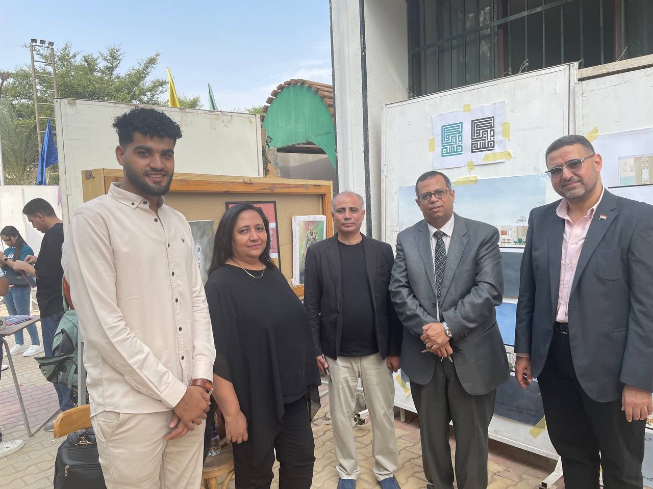 نظمت الكلية اليوم العديد من الفعاليات لاستقبال الطلاب الجدد الملتحقين بالكلية هذا العام لتعريفهم بالكلية