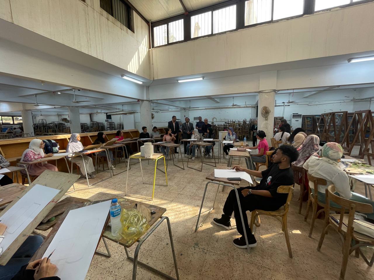 تفقد السيد الاستاذ الدكتور عميد الكلية والسادة الوكلاء قاعات الدروس والمحاضرات والتمارين بمختلف أقسام الكلية.