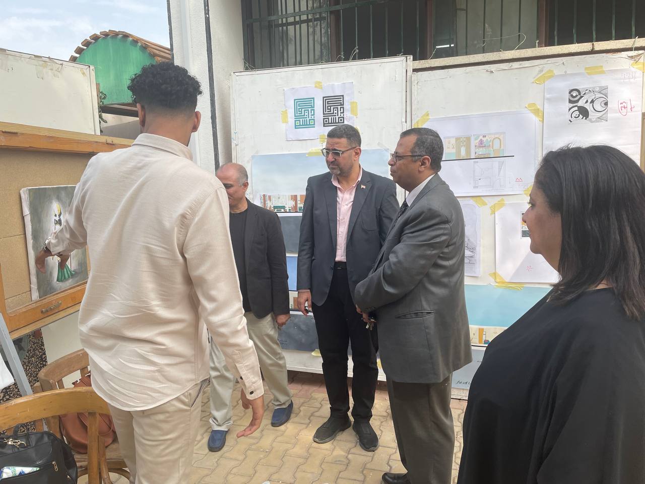 نظمت الكلية اليوم العديد من الفعاليات لاستقبال الطلاب الجدد الملتحقين بالكلية هذا العام لتعريفهم بالكلية