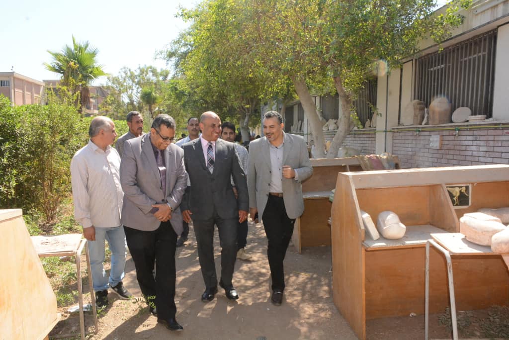 شهدت كلية الفنون الجميلة اليوم افتتاح معرض تناغم للفنانة الدكتورة دعاء عبد الشافي المدري بقسم النحت بالكلية