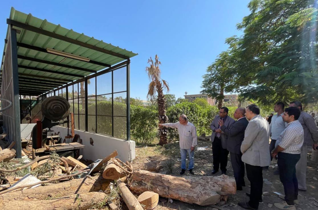 تفقد السيد الاستاذ/ محمود عبد العليم نائب رئيس الجامعة لشئون خدمة المجتمع وتنمية البيئة اليوم الأحد ٢٢-١٠-٢٠٢٣ اتيليهات النحت المغلقة والمفتوحة بالكلية