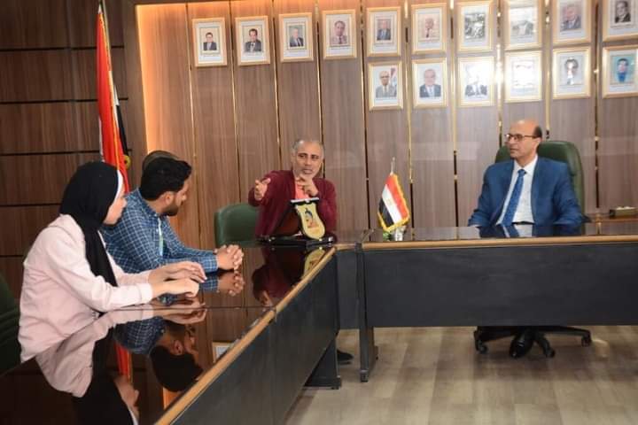 جامعة جنوب الوادى تكرم طلاب كلية الفنون الجميلة جامعة اسيوط المشاركين فى سمبوزيوم النحت والخزف بكلية التربية النوعية جامعة جنوب الوادي