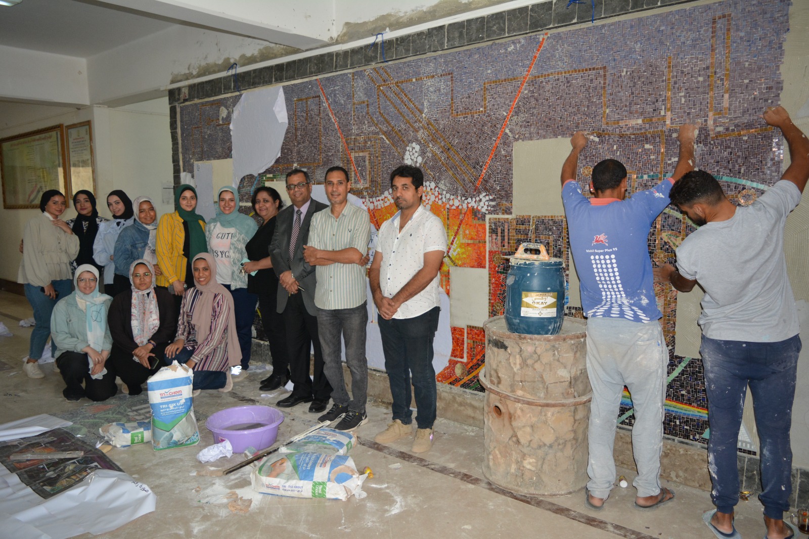 زيارة تفقدية لكلية العلوم بجامعة أسيوط لمتابعة تنفيذ اللوحة الجدارية الكبري بمدخل كلية العلوم