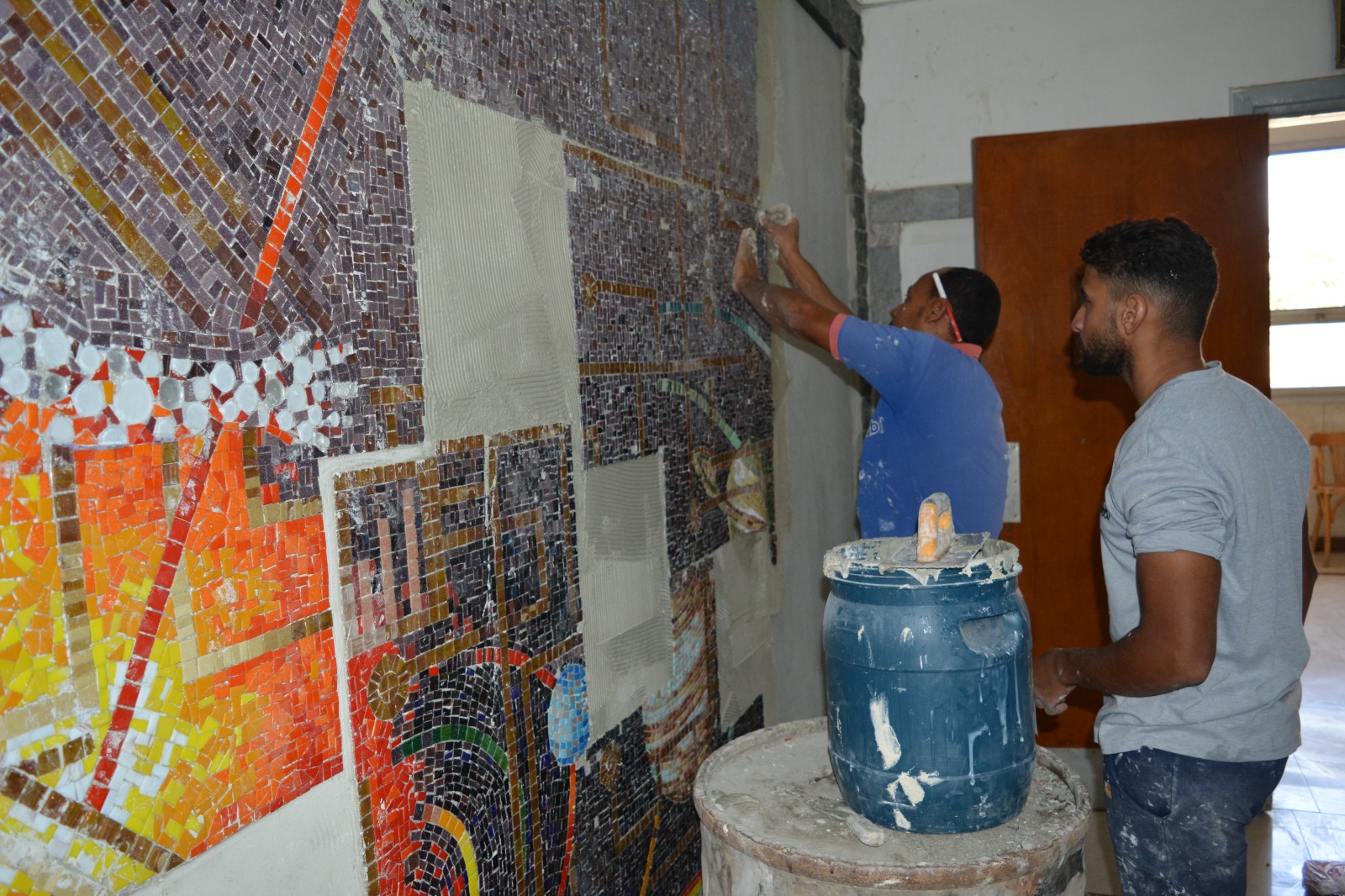 زيارة تفقدية لكلية العلوم بجامعة أسيوط لمتابعة تنفيذ اللوحة الجدارية الكبري بمدخل كلية العلوم